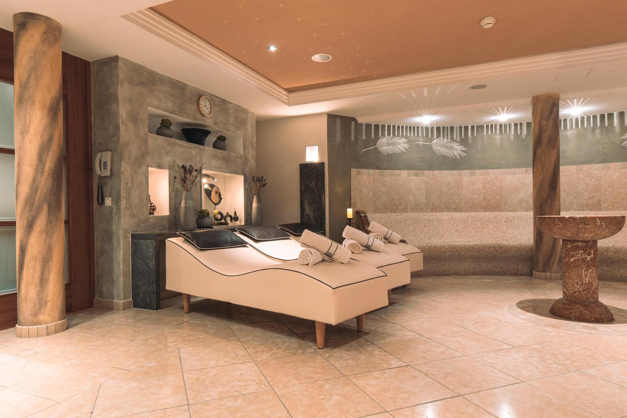 Olympia 4*